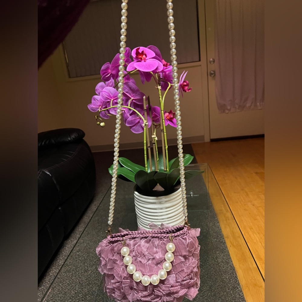 Woman faux pearls purse